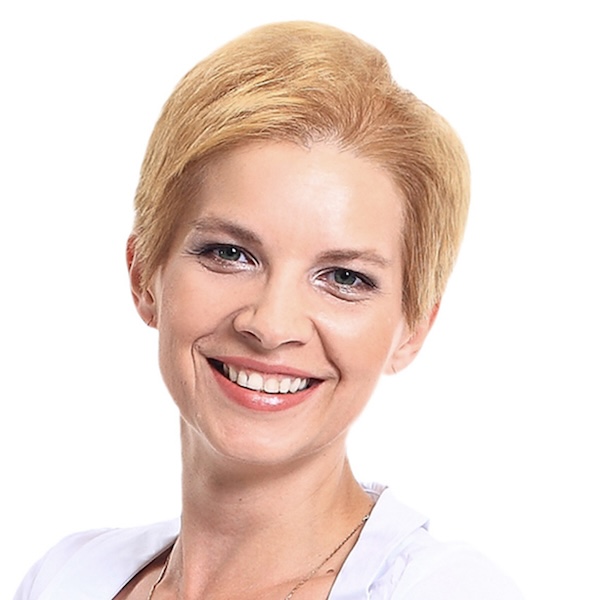 Headshot of a smiling woman