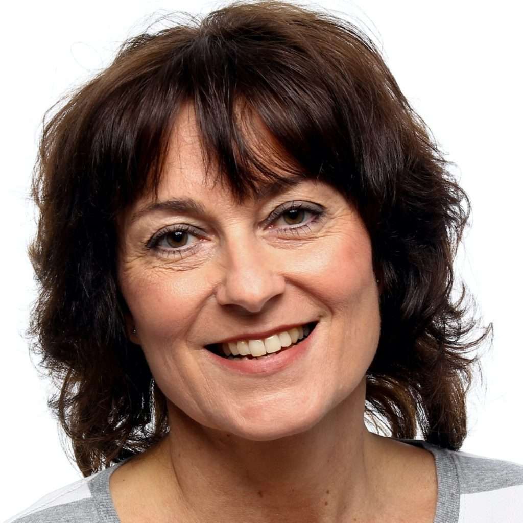 Headshot of a smiling woman