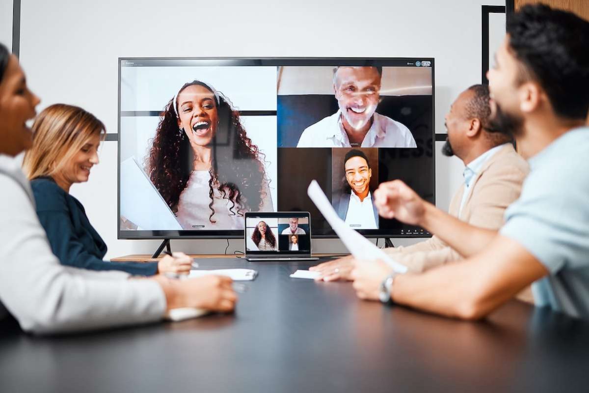 5 Essential Leadership Skills for the Hybrid Workplace